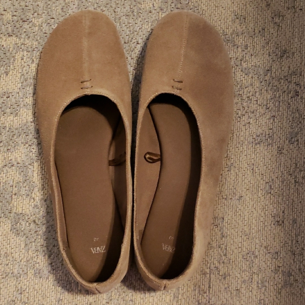 Zara Women's Tan Suede Flats
